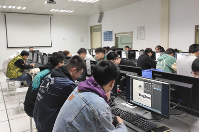 管理技術(shù)系深化產(chǎn)教融合 企業(yè)教師進課堂，賦能計算機軟硬件技術(shù)開發(fā)人才培養(yǎng)