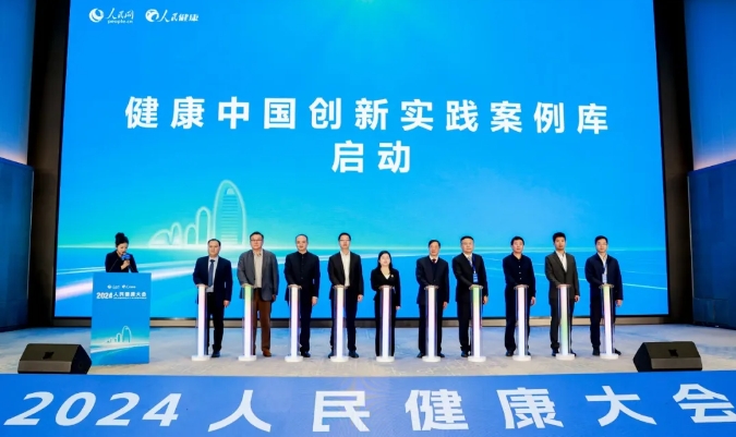 權(quán)威認(rèn)可!復(fù)合多態(tài)機(jī)器人“UP”入選人民網(wǎng)健康中國(guó)創(chuàng)新實(shí)踐案例庫(kù) 科研創(chuàng)新驅(qū)動(dòng)多領(lǐng)域AI服務(wù)